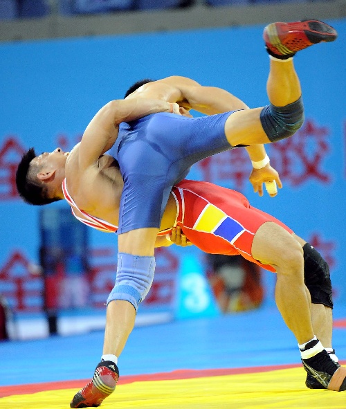 圖文:男子古典式摔跤74公斤級(jí)_熱點(diǎn)聚焦_大眾網(wǎng)