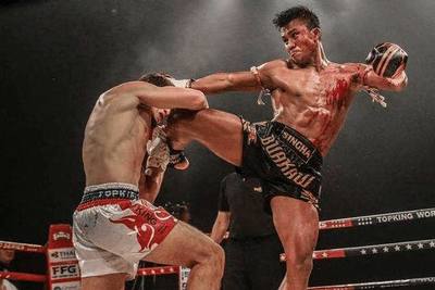 WWE冠軍AJ Styles現(xiàn)場(chǎng)秀不幸受傷,摔角到底有多危險(xiǎn)?