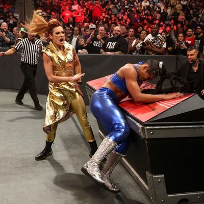 WWEEST比安卡被打傷,恐錯(cuò)過摔角狂熱38,誰還能與貝基對抗?