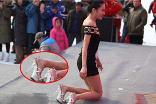 女人,穿這樣的恨天高,怎么不去拿磚頭墊著