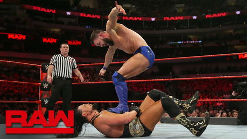 raw 3.19 賽斯羅林斯助力巴洛爾俱樂(lè)部擊敗米茲明星伙伴