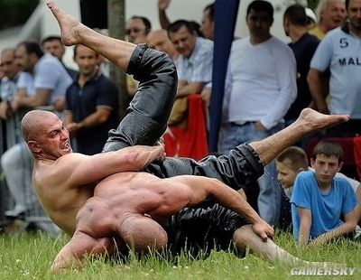 哲學(xué)的碰撞!靈與肉的土耳其國技橄欖油摔跤大賞 _ 游民星空 GamerSky.com